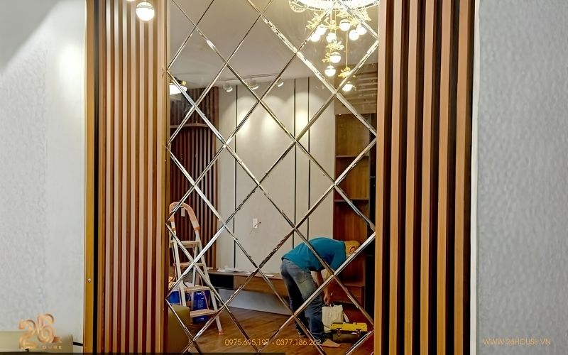 Vách ngăn khung sắt kết hợp gỗ kính