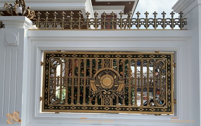 Top các mẫu hàng rào biệt thự sân vườn đẹp nổi bật nhất 2026 20 Hàng rào biệt thự sân vườn nhôm đúc sang trọng